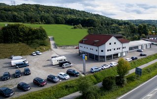 das Autohaus von oben